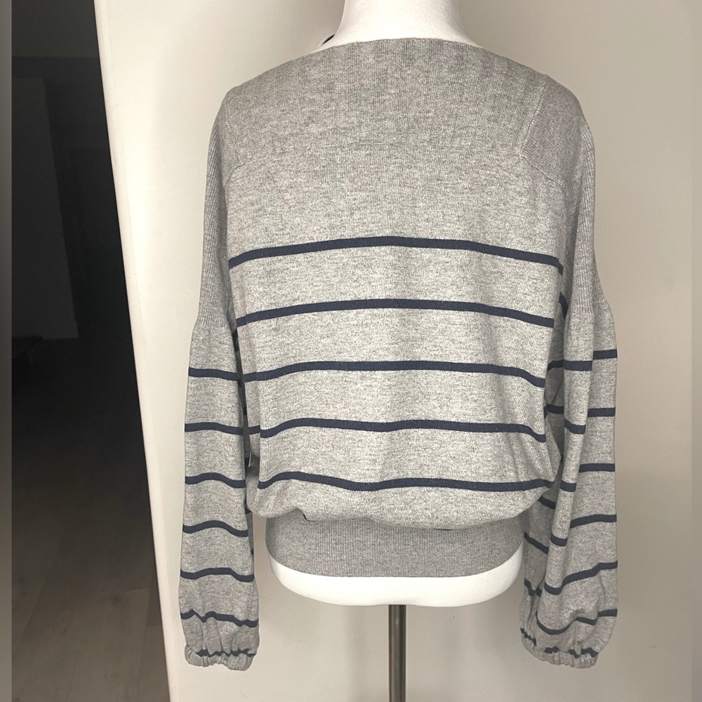 Lucky Brand Grey with blue stripes sweater, balloon sleeve Sz M - Picture 2 of 6